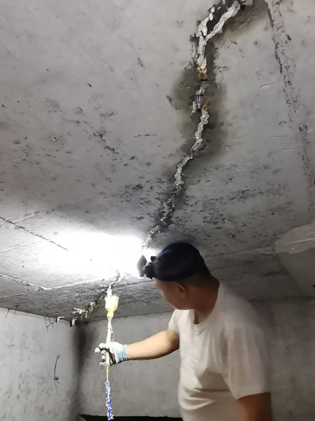 屋面防水裂缝补漏