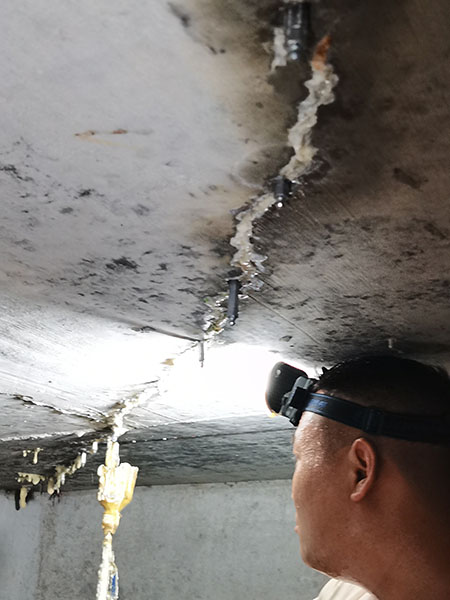 屋面防水裂缝补漏
